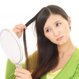 縮毛矯正してもサラツヤにならず悩む大人の女性